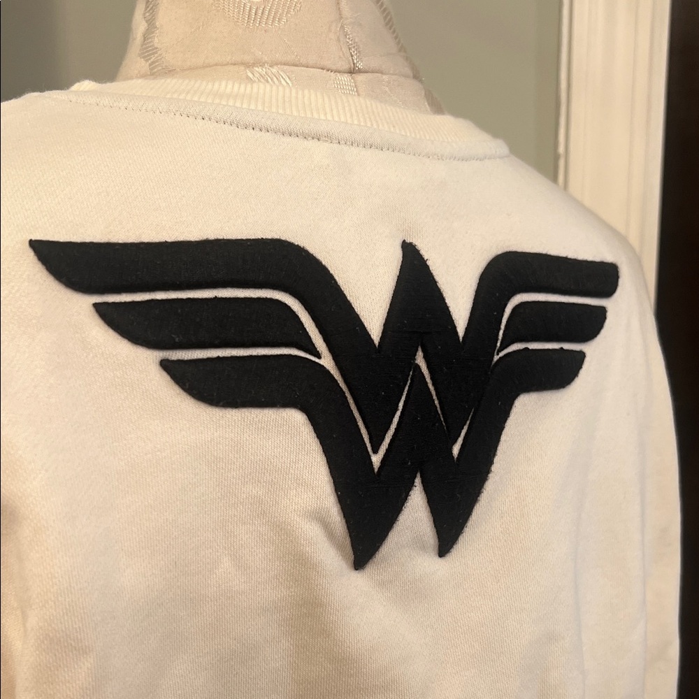 Zara Cream Wonder Woman Logo Pullover Sweatshirt - Picture 4 of 5